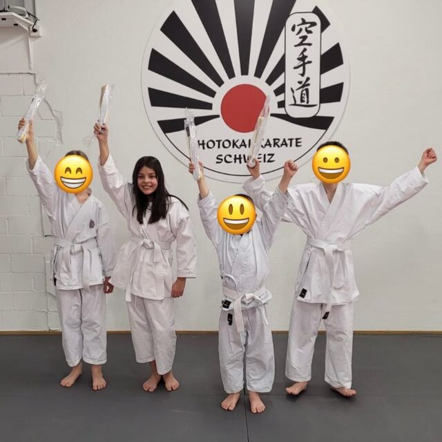 …im Herbst den Einführungskurs begonnen, jetzt bereits etwas Farbe am Gurt - wir gratulieren vier weiteren Karate Kids zur tollen Prüfung und zum halbgelben Gurt 🤩

Macht weiter so, äs fägt mit euch! 🥋

#karatekids #nachwuchs #prüfung #karate #shotokaikarateschweiz #sks